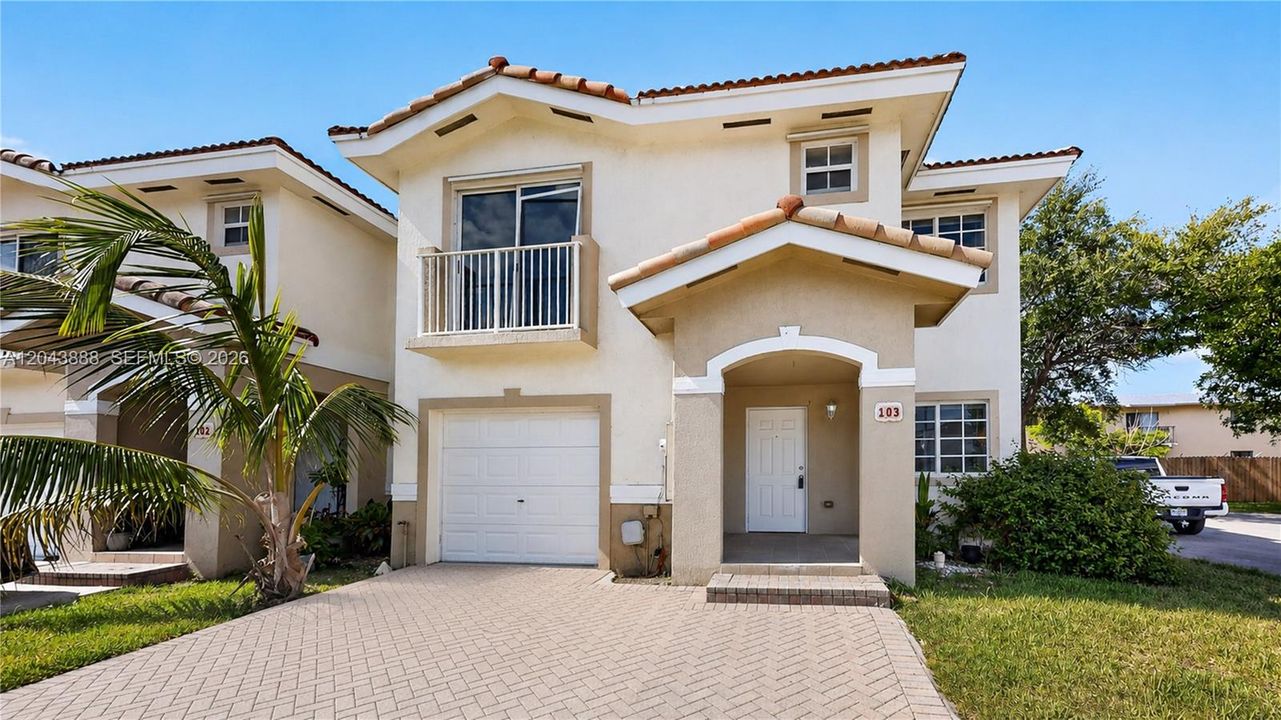 For Sale: $370,000 (5 beds, 2 baths, 1861 Square Feet)