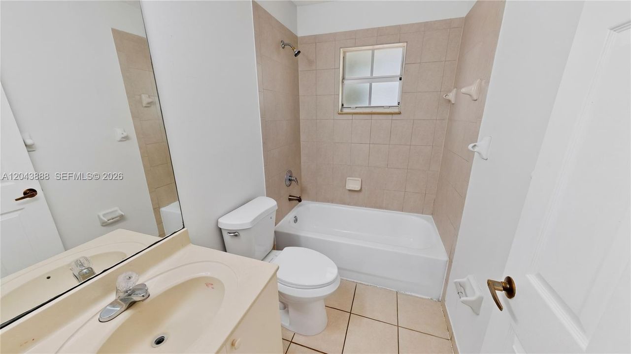 For Sale: $370,000 (5 beds, 2 baths, 1861 Square Feet)