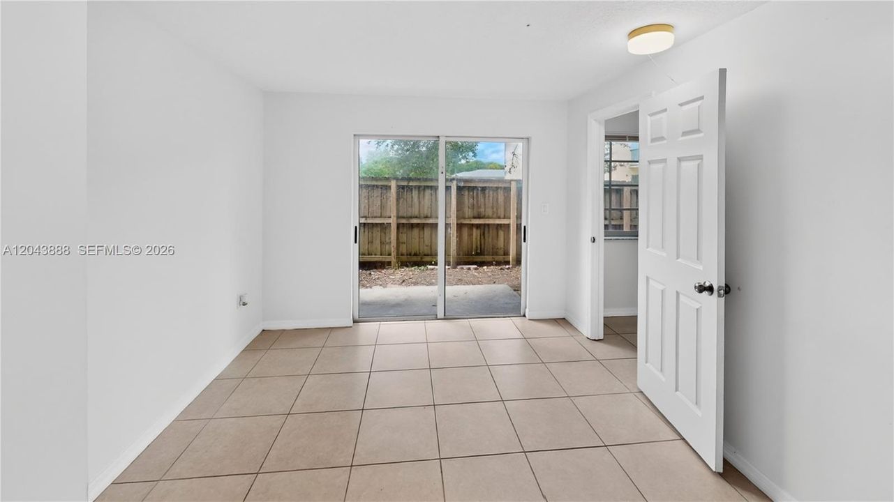 For Sale: $370,000 (5 beds, 2 baths, 1861 Square Feet)