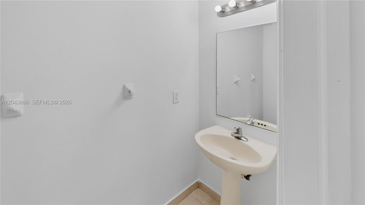 For Sale: $370,000 (5 beds, 2 baths, 1861 Square Feet)