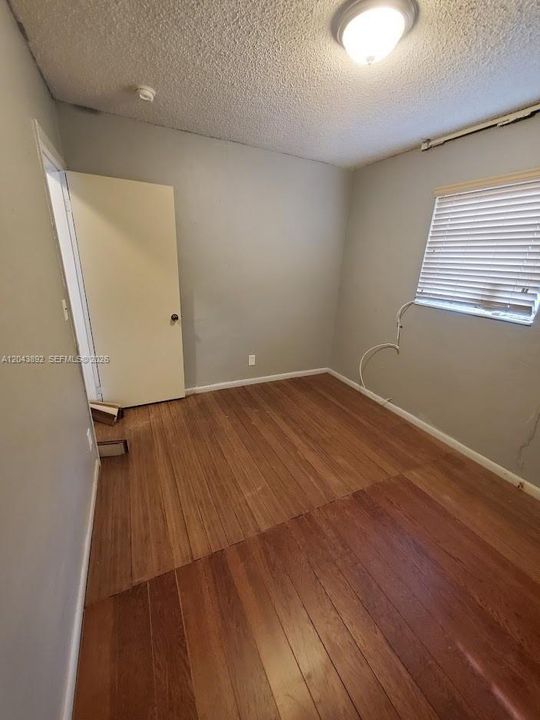 В аренду: $3,230 (4 спален, 2 ванн, 1377 Квадратных фут)