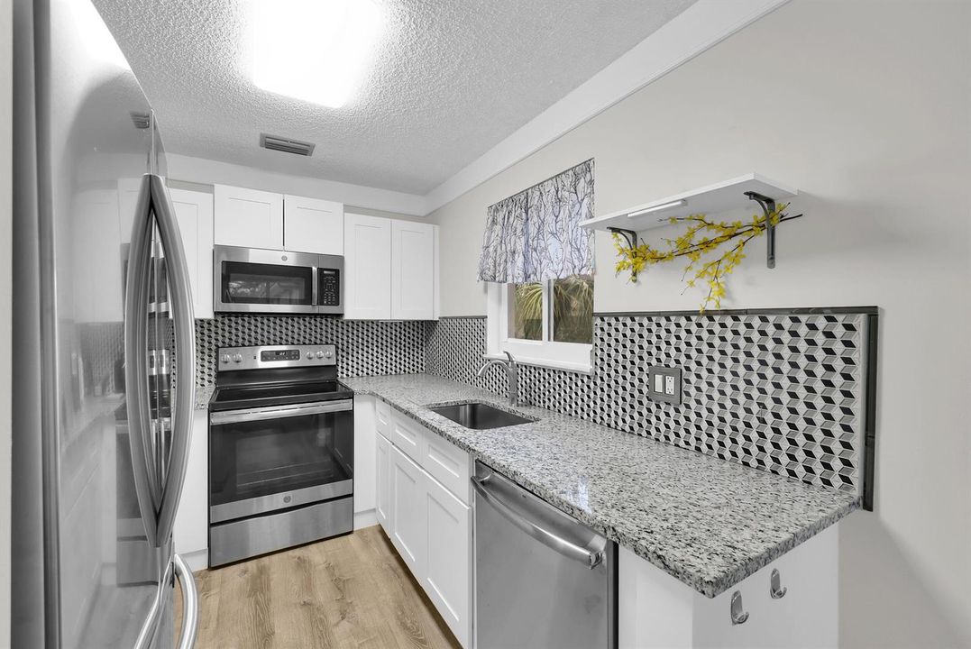 31 LAKE VISTA TRL APT 205
