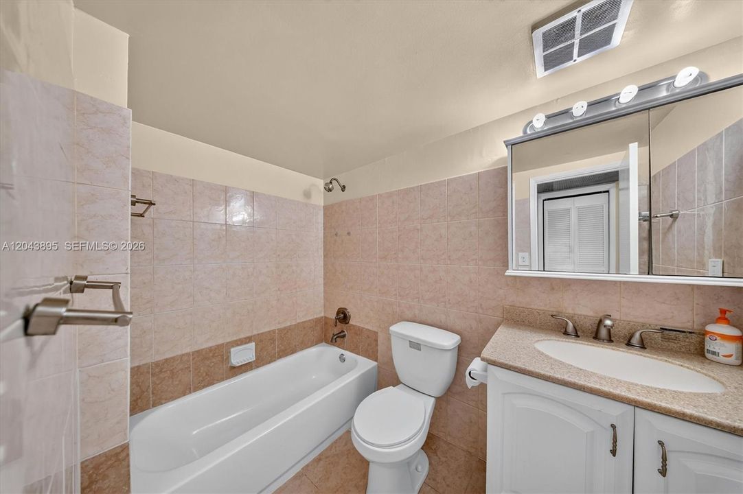 En Venta: $99,900 (1 camas, 1 baños, 692 Pies cuadrados)