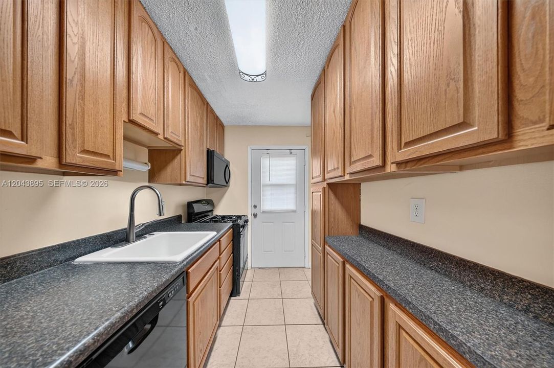 En Venta: $99,900 (1 camas, 1 baños, 692 Pies cuadrados)