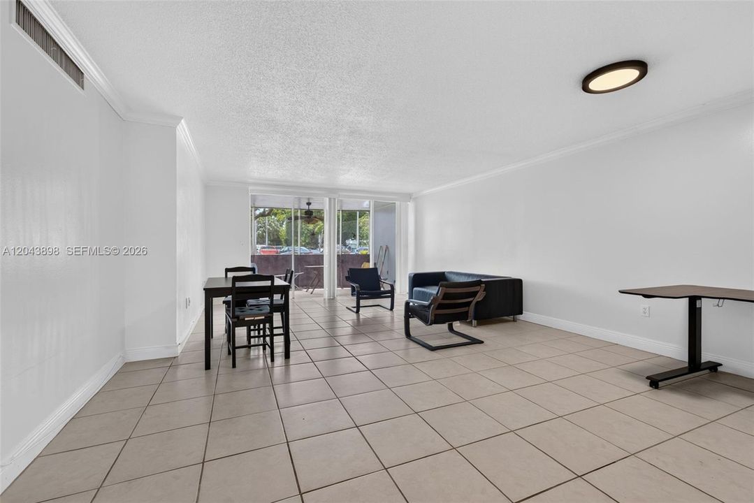 For Rent: $2,595 (2 beds, 2 baths, 1315 Square Feet)