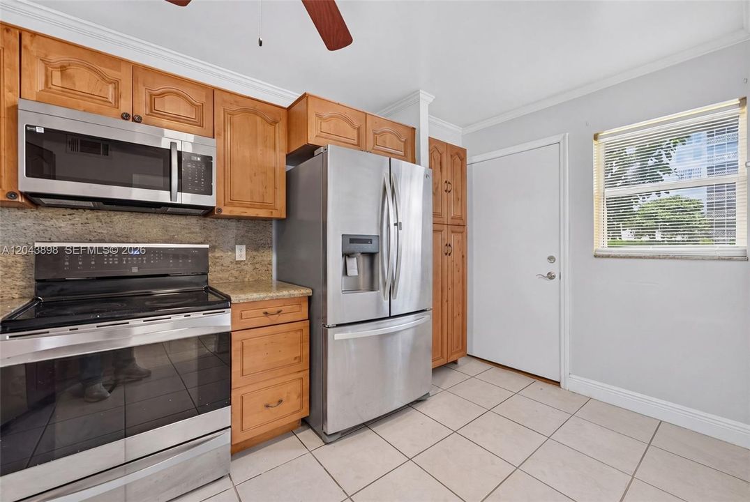 For Rent: $2,595 (2 beds, 2 baths, 1315 Square Feet)