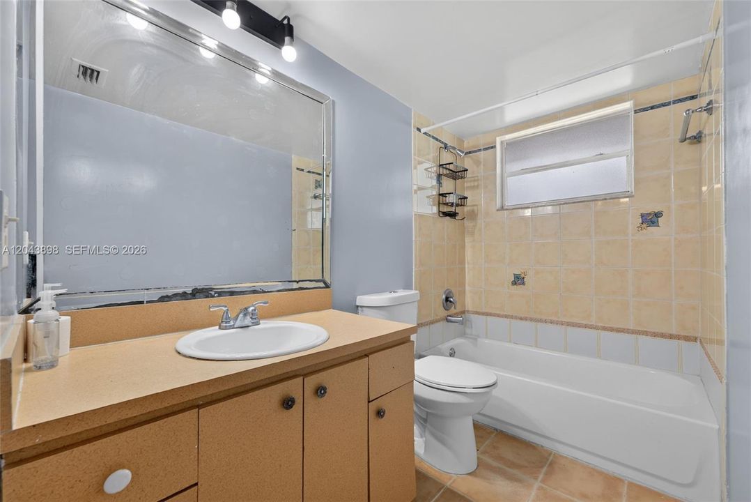 For Rent: $2,595 (2 beds, 2 baths, 1315 Square Feet)