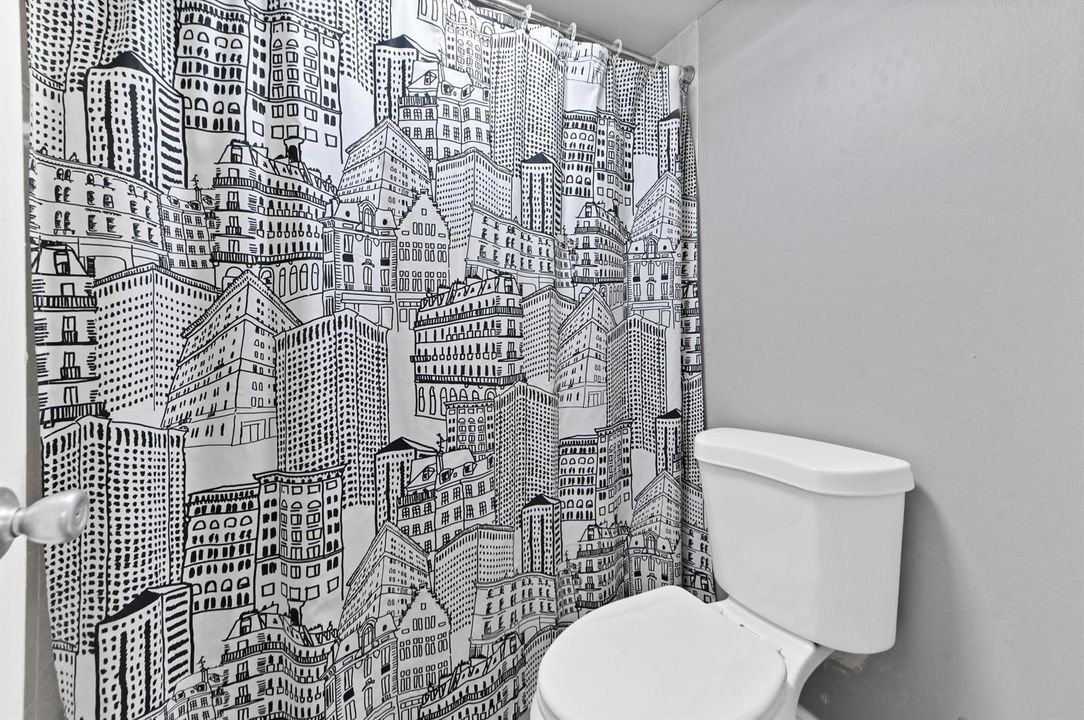 21 Bathroom 03