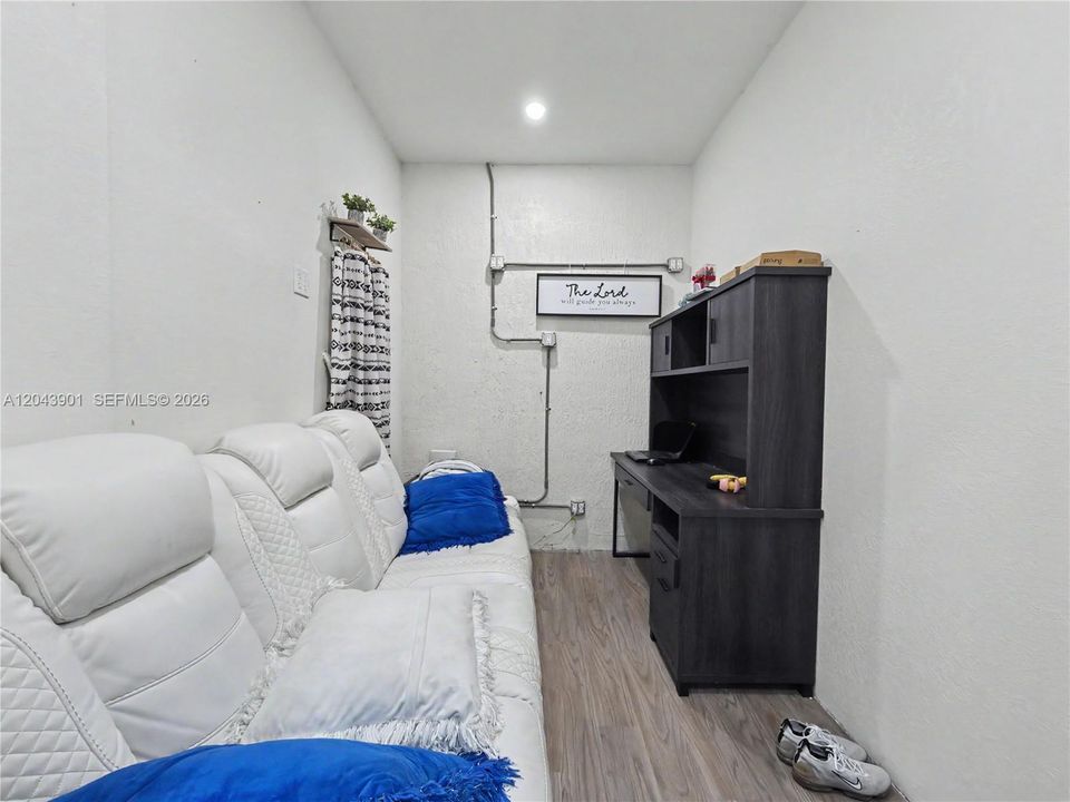 На продажу: $450,000 (3 спален, 2 ванн, 1829 Квадратных фут)