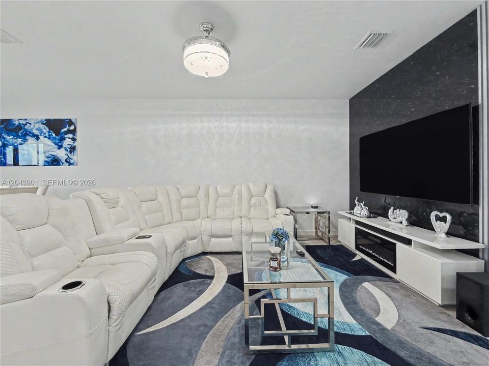 На продажу: $450,000 (3 спален, 2 ванн, 1829 Квадратных фут)