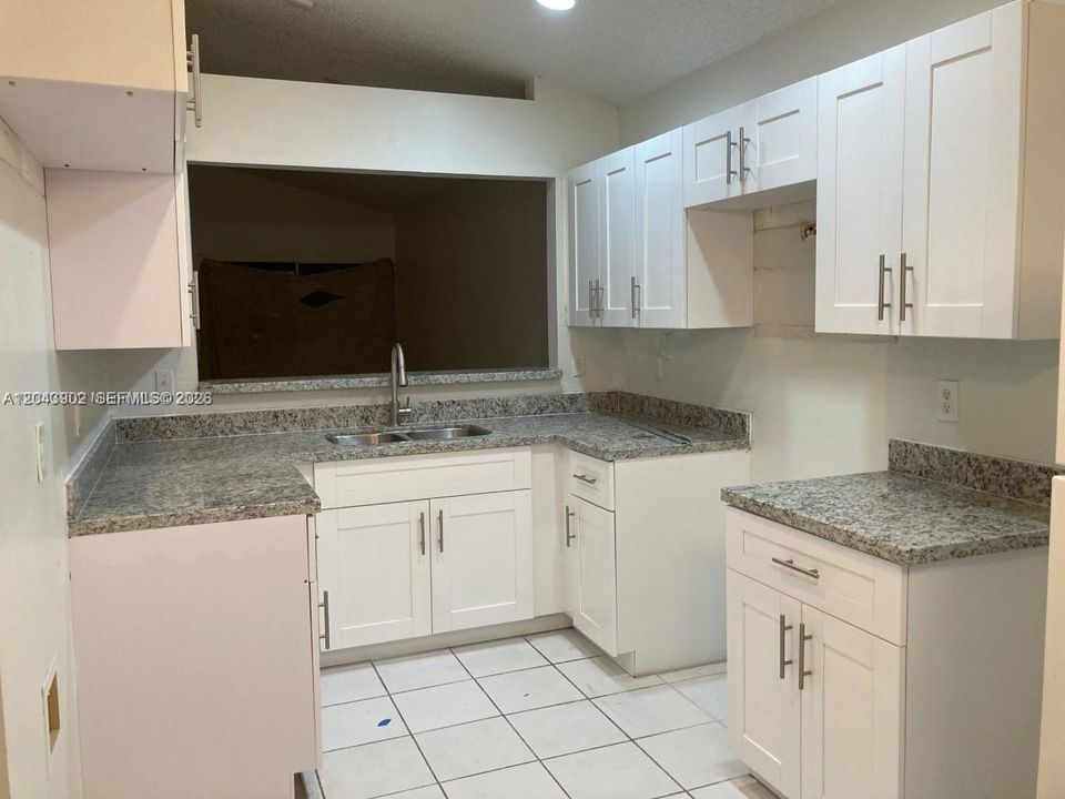 В аренду: $2,200 (3 спален, 2 ванн, 1053 Квадратных фут)