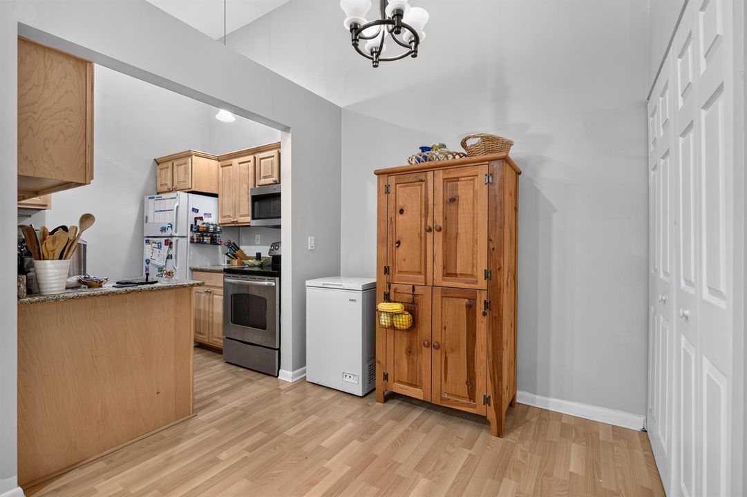 DINING/KITCHEN
