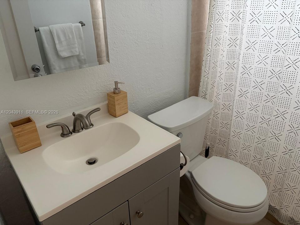 В аренду: $1,800 (0 спален, 1 ванн, 416 Квадратных фут)
