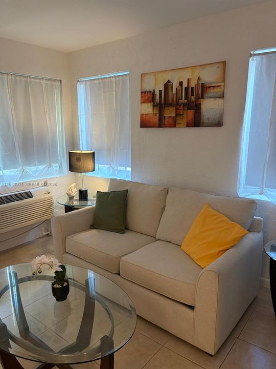 В аренду: $1,800 (0 спален, 1 ванн, 416 Квадратных фут)