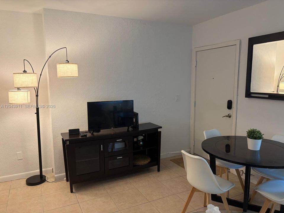 В аренду: $1,800 (0 спален, 1 ванн, 416 Квадратных фут)