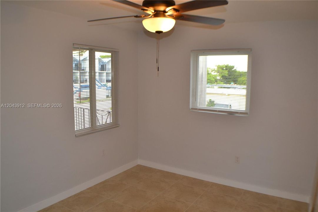 For Rent: $1,800 (2 beds, 1 baths, 800 Square Feet)