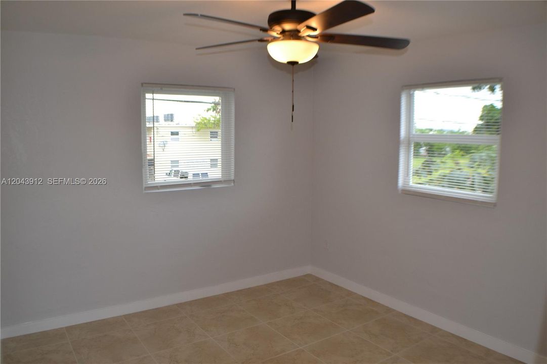 For Rent: $1,800 (2 beds, 1 baths, 800 Square Feet)