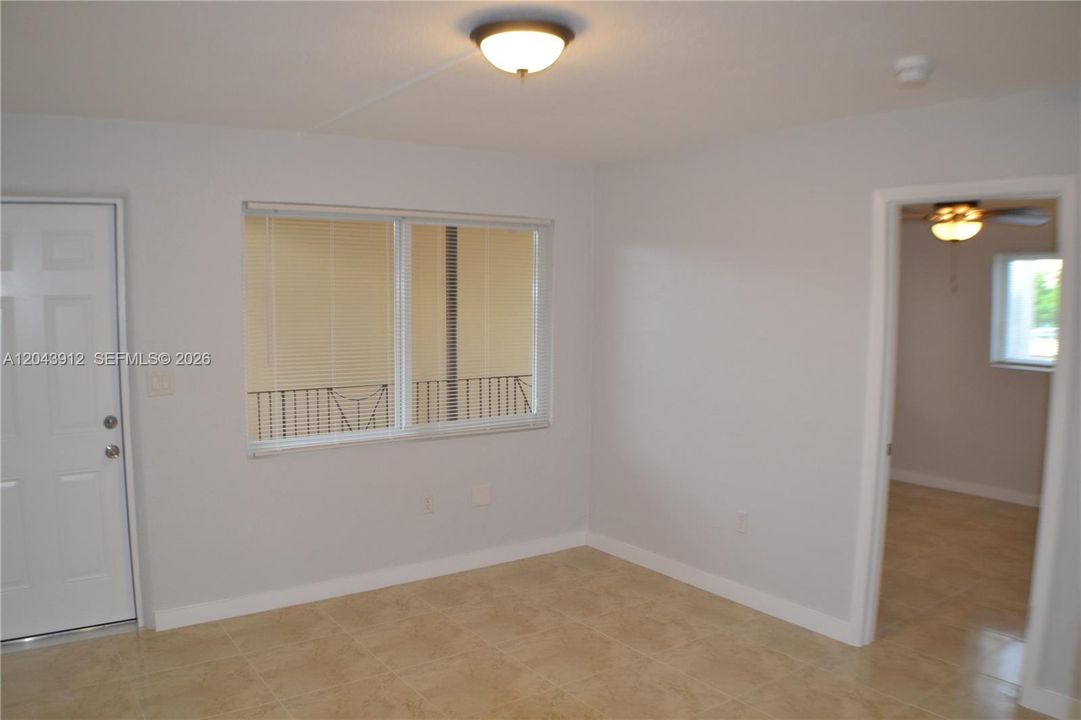 For Rent: $1,800 (2 beds, 1 baths, 800 Square Feet)