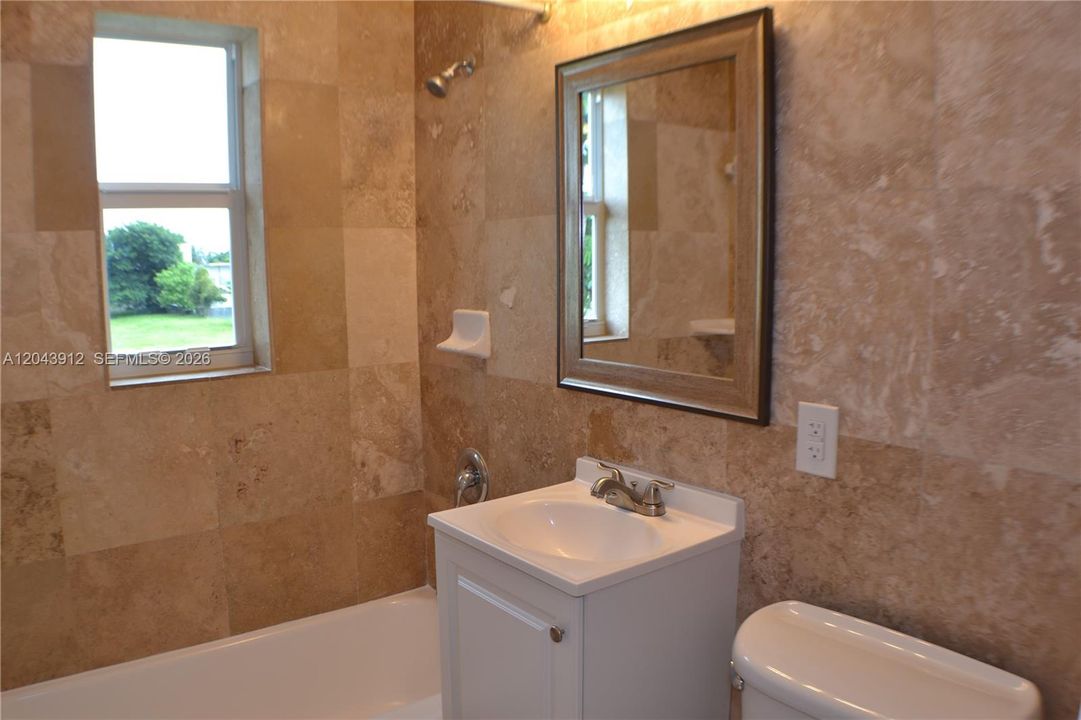For Rent: $1,800 (2 beds, 1 baths, 800 Square Feet)