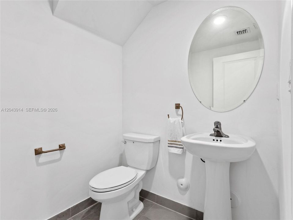 Activo con contrato: $2,500 (3 camas, 2 baños, 1697 Pies cuadrados)
