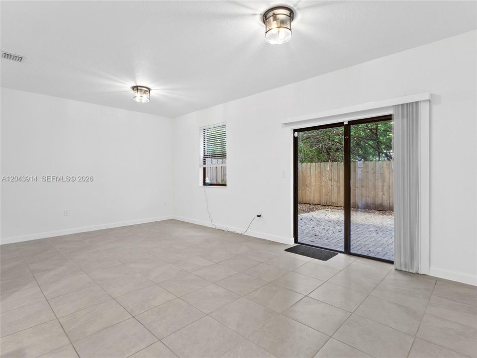 Activo con contrato: $2,500 (3 camas, 2 baños, 1697 Pies cuadrados)