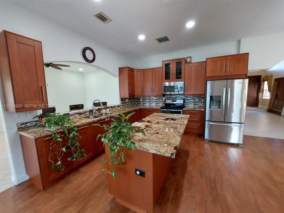 For Rent: $5,200 (5 beds, 3 baths, 3123 Square Feet)