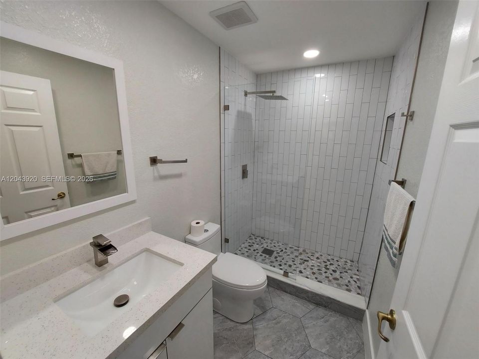 For Rent: $5,200 (5 beds, 3 baths, 3123 Square Feet)