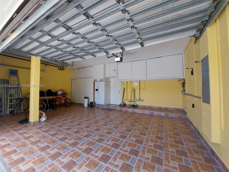 For Rent: $5,200 (5 beds, 3 baths, 3123 Square Feet)
