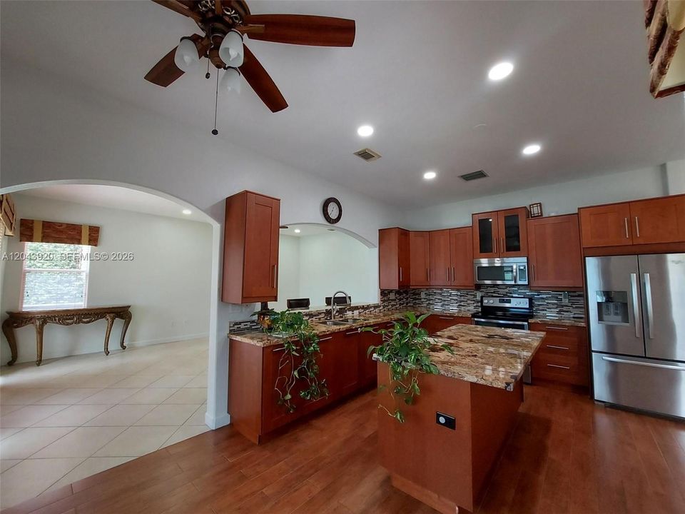 For Rent: $5,200 (5 beds, 3 baths, 3123 Square Feet)