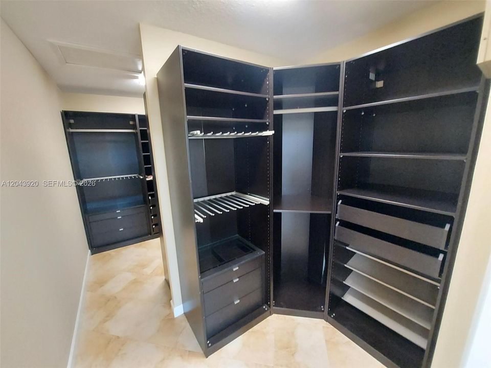 For Rent: $5,200 (5 beds, 3 baths, 3123 Square Feet)