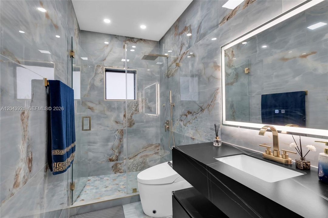 For Sale: $525,000 (3 beds, 2 baths, 1122 Square Feet)