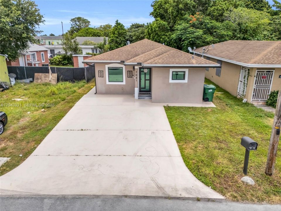 For Sale: $525,000 (3 beds, 2 baths, 1122 Square Feet)