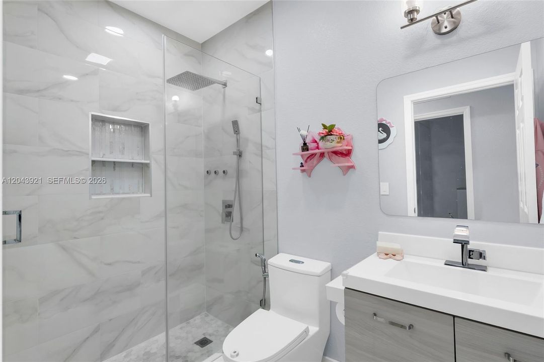 For Sale: $525,000 (3 beds, 2 baths, 1122 Square Feet)