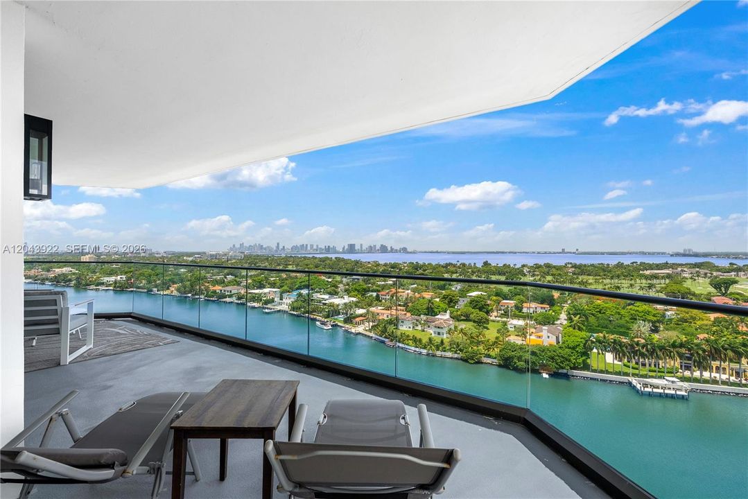 For Sale: $1,799,000 (2 beds, 2 baths, 2827 Square Feet)