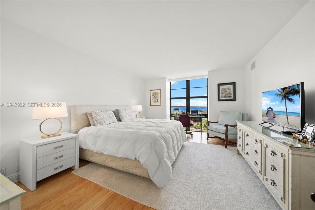 For Sale: $1,799,000 (2 beds, 2 baths, 2827 Square Feet)