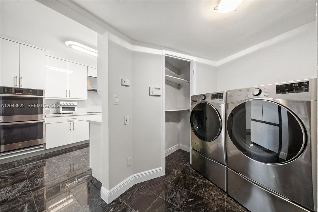 For Sale: $1,799,000 (2 beds, 2 baths, 2827 Square Feet)