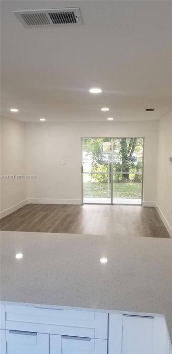 В аренду: $1,800 (1 спален, 1 ванн, 800 Квадратных фут)