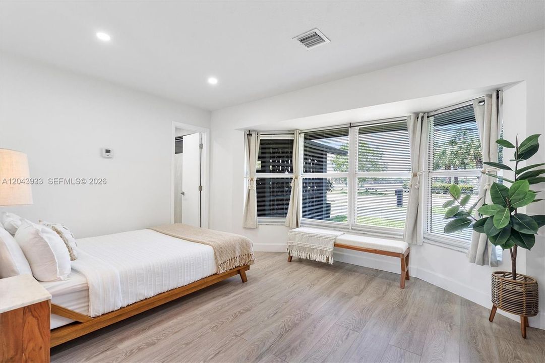 В аренду: $4,900 (3 спален, 3 ванн, 1509 Квадратных фут)