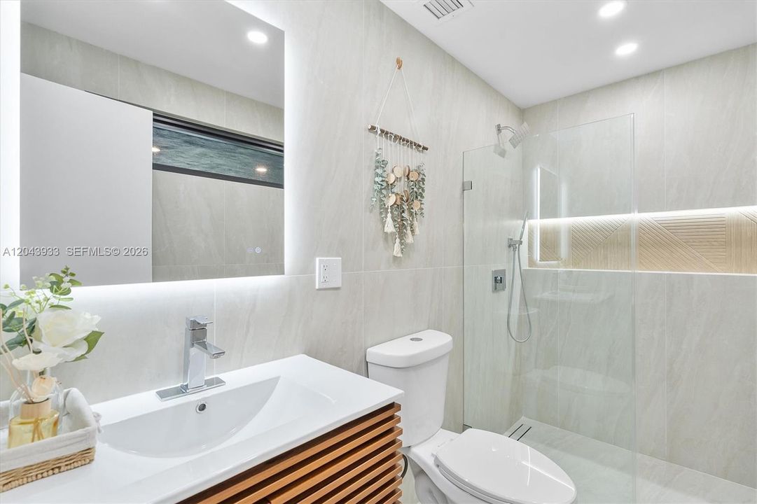 В аренду: $4,900 (3 спален, 3 ванн, 1509 Квадратных фут)