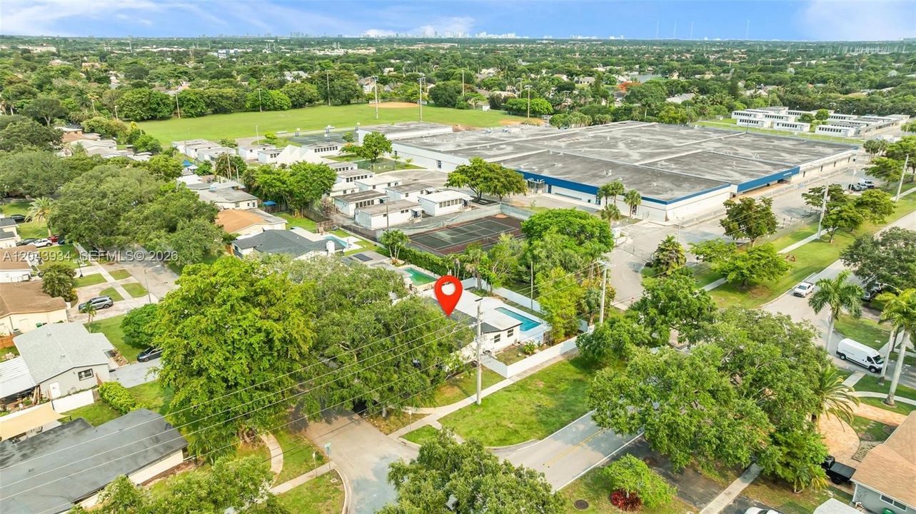 На продажу: $829,000 (4 спален, 2 ванн, 1745 Квадратных фут)