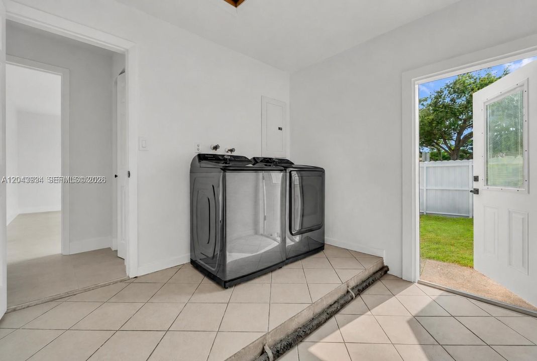 На продажу: $829,000 (4 спален, 2 ванн, 1745 Квадратных фут)