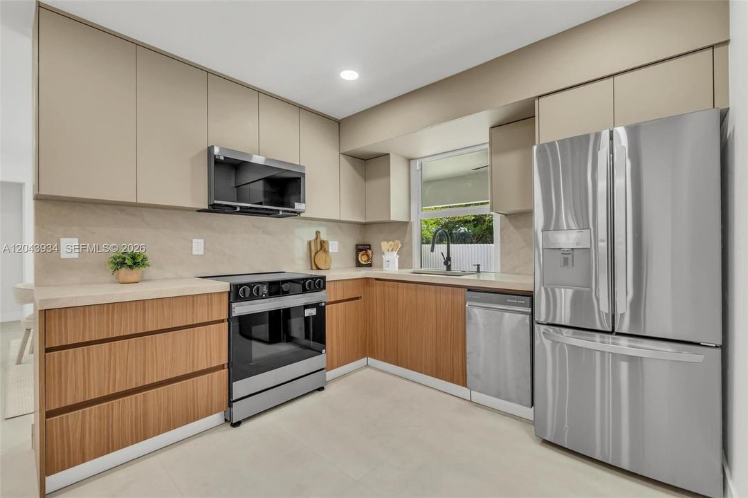 На продажу: $829,000 (4 спален, 2 ванн, 1745 Квадратных фут)