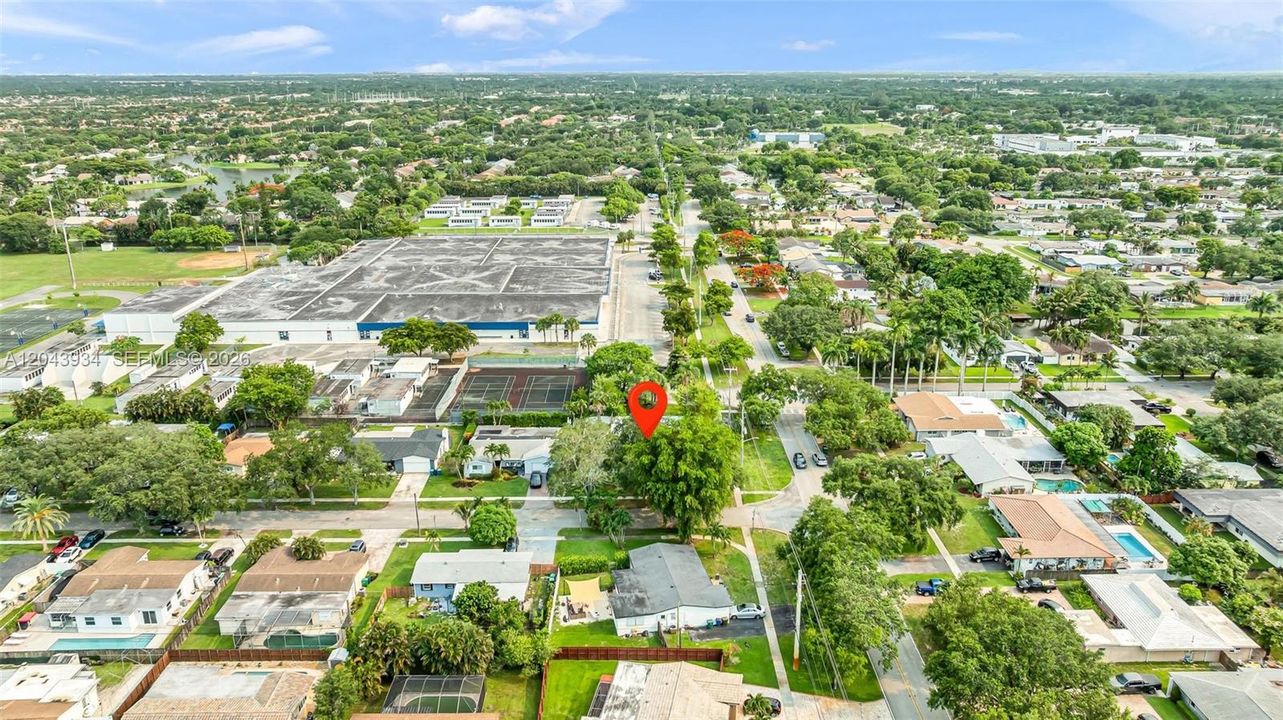 На продажу: $829,000 (4 спален, 2 ванн, 1745 Квадратных фут)