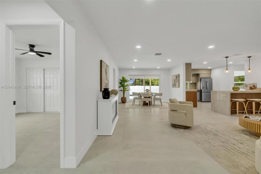 На продажу: $829,000 (4 спален, 2 ванн, 1745 Квадратных фут)