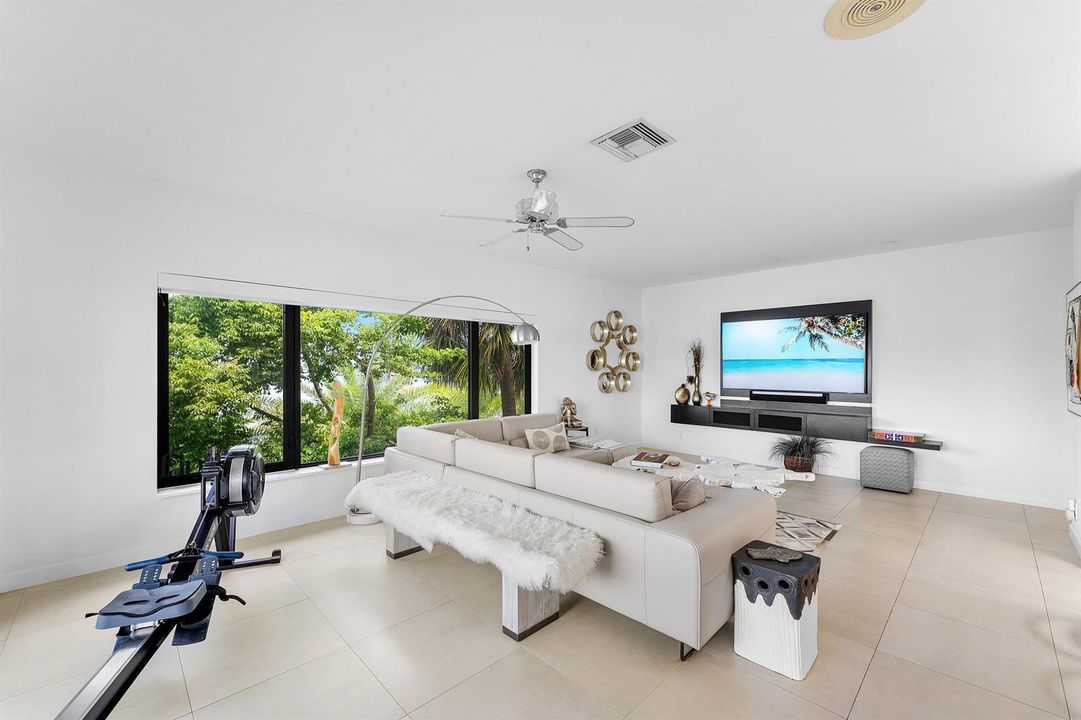 018-1102HighlandBeachDrive-2W-HighlandBe