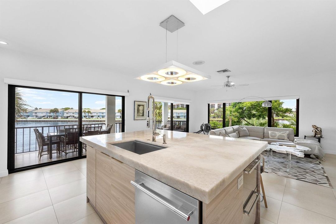 014-1102HighlandBeachDrive-2W-HighlandBe