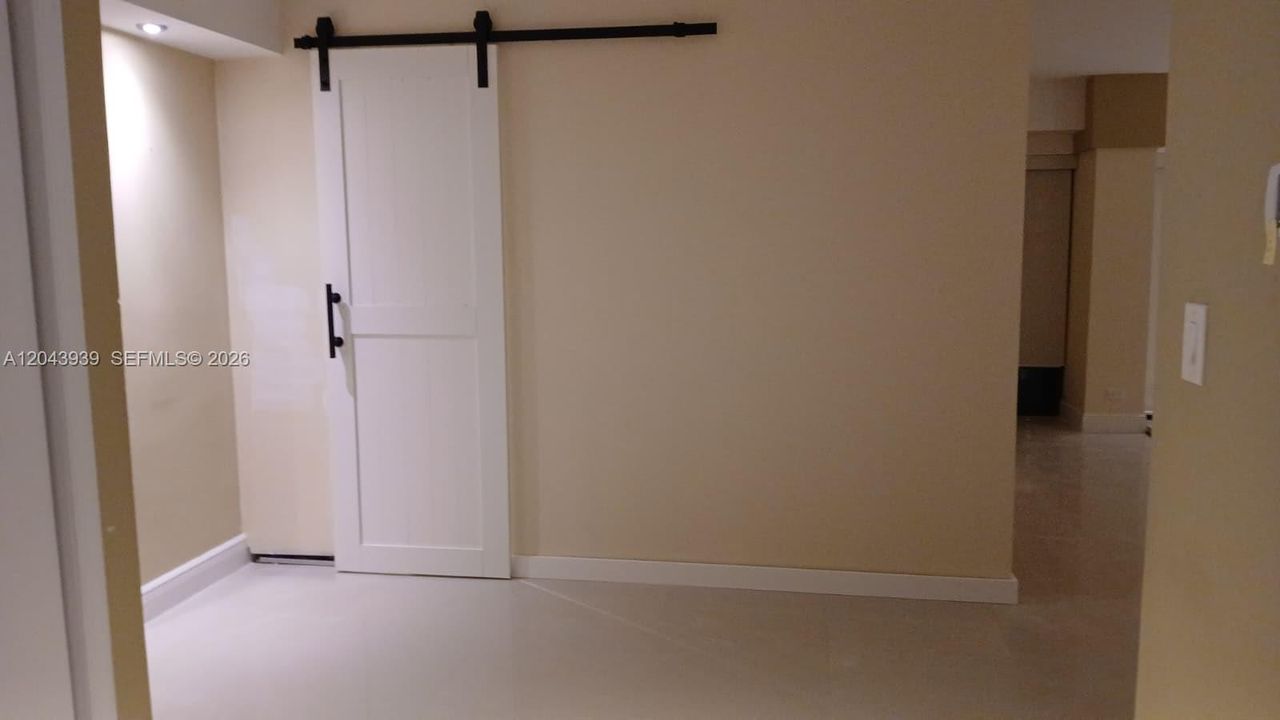 For Sale: $290,000 (3 beds, 3 baths, 1950 Square Feet)