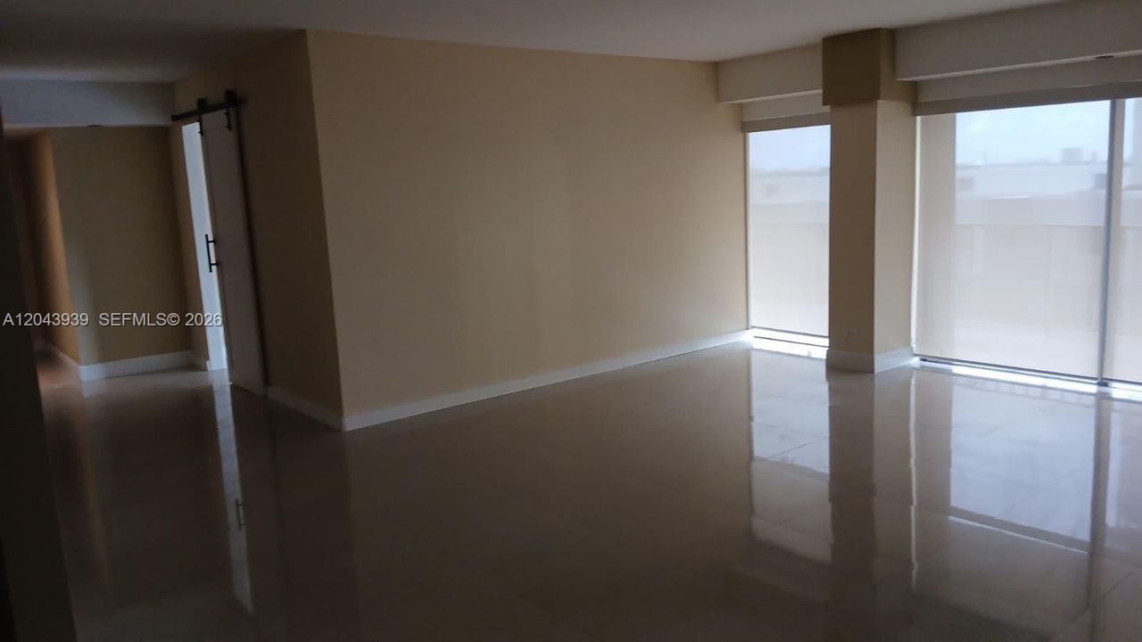 For Sale: $290,000 (3 beds, 3 baths, 1950 Square Feet)