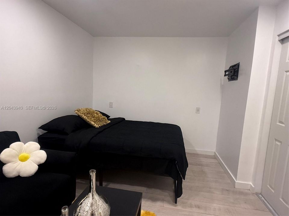 В аренду: $1,650 (1 спален, 1 ванн, 1770 Квадратных фут)