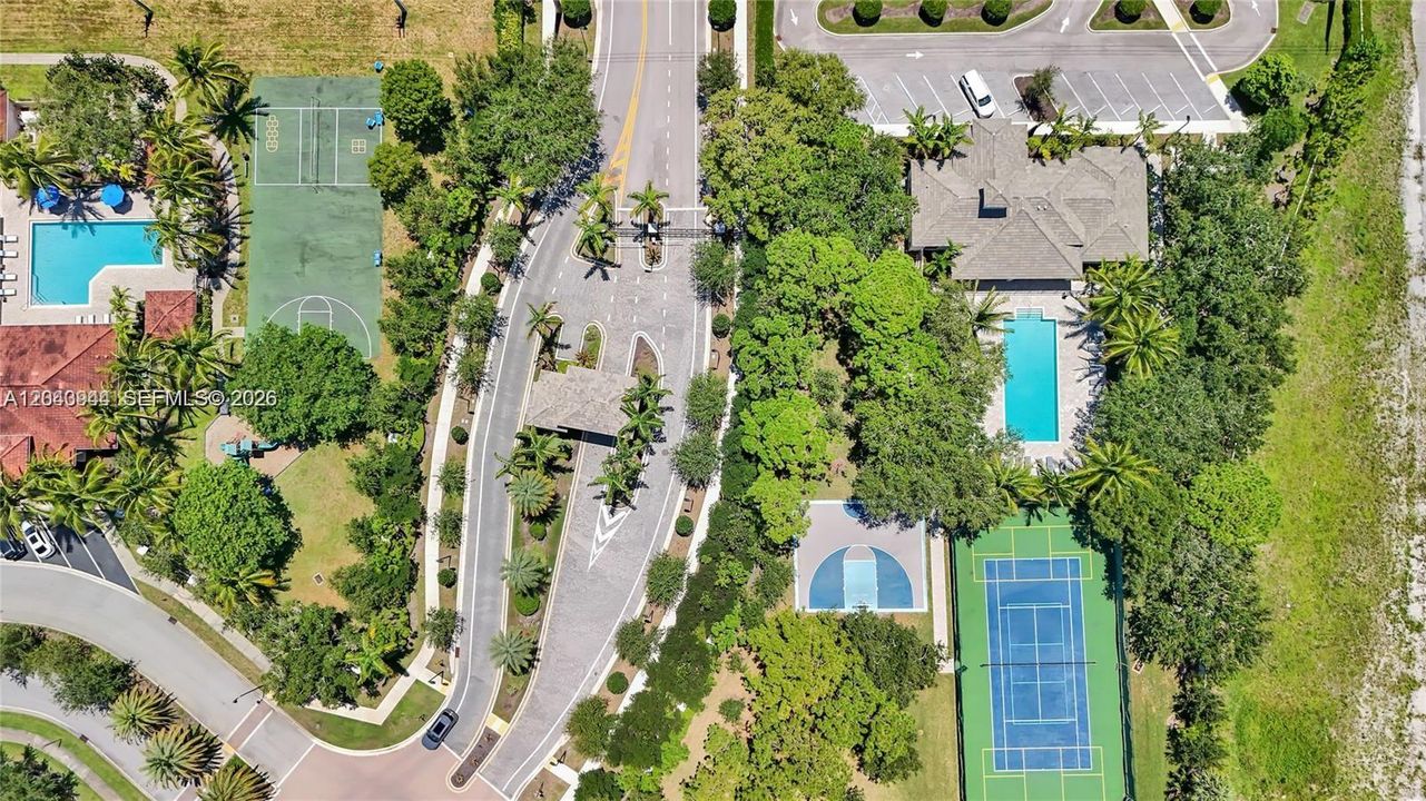 For Sale: $785,000 (4 beds, 3 baths, 2410 Square Feet)